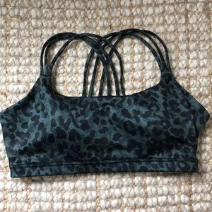 Gap fit eclipse sports bra in green leopard print